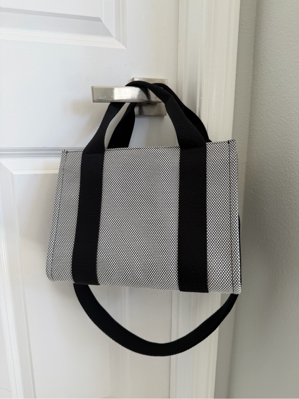 Lululemon Two-Tone Canvas Mini Tote Bag 4.5L - Picture 4 of 6